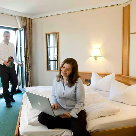 Goldener Hirsch Inn 3*